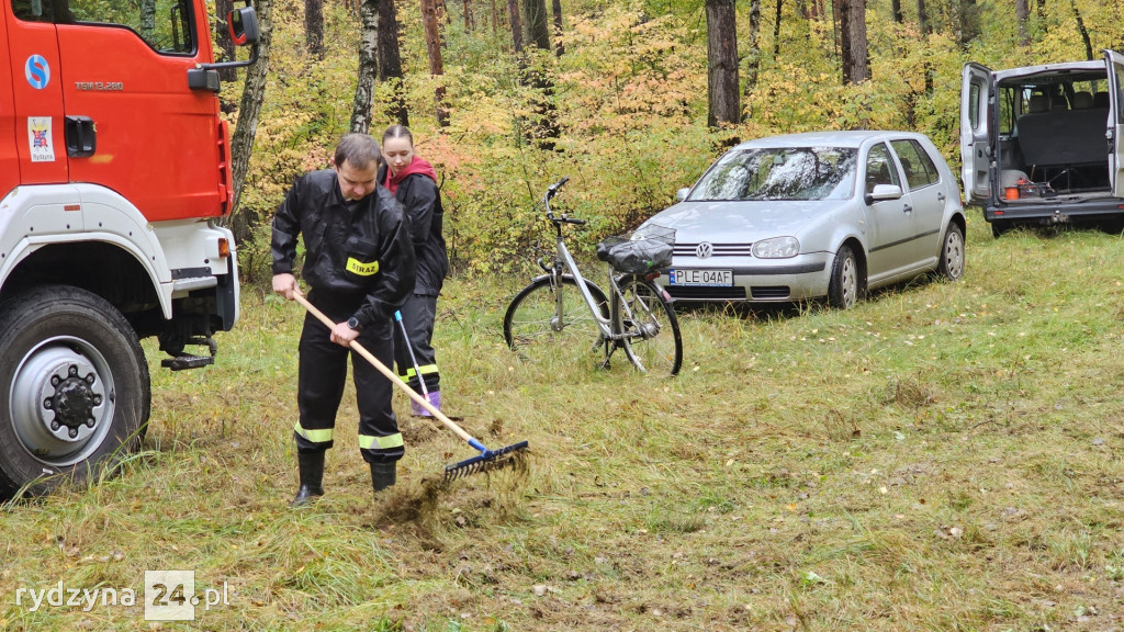 sprzątali mogiły w lesie pod Rydzyną