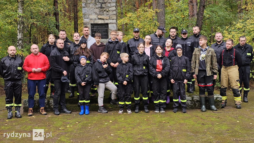 sprzątali mogiły w lesie pod Rydzyną