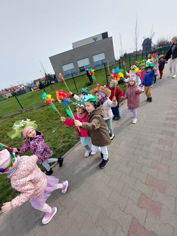 Pierwszy dzień wiosny w Przedszkolu Kolorowy Wiatraczek w Rydzynie