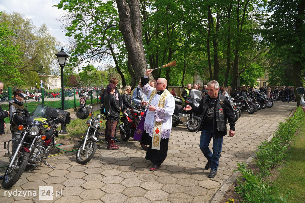 Setki motocyklistów zjechały do Rydzyny