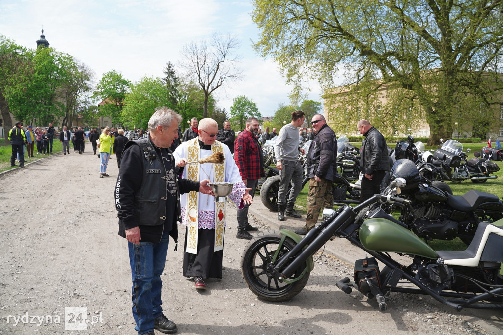 Setki motocyklistów zjechały do Rydzyny