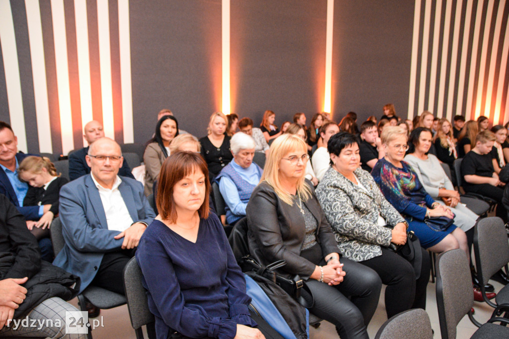 Uroczyste Otwarcie Zmodernizowanej Auli Szkoły Podstawowej w Rydzynie