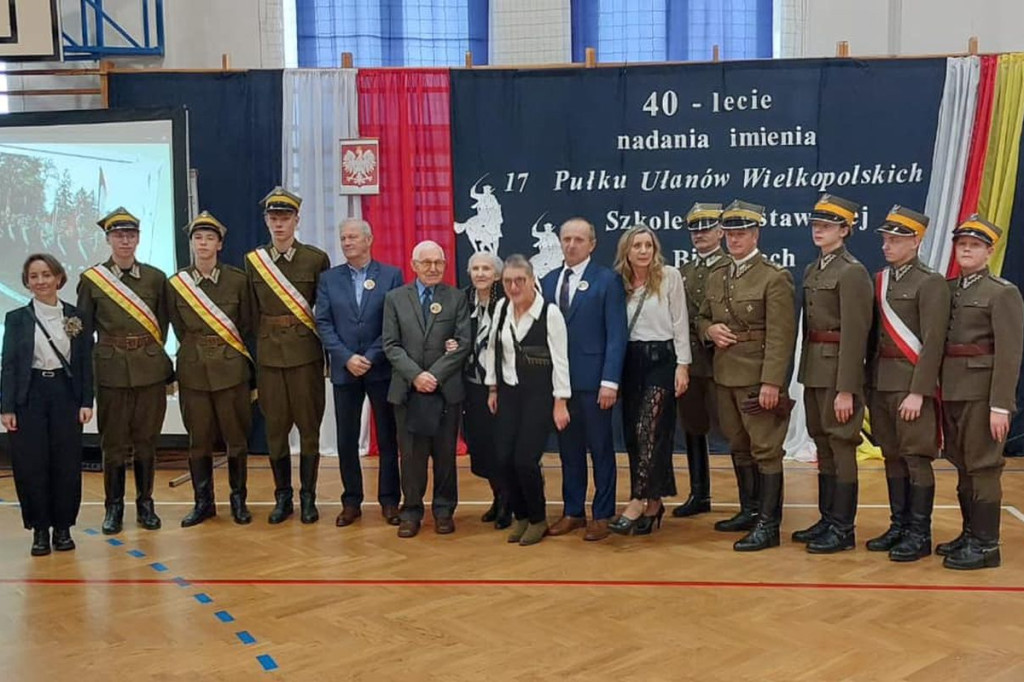 Delegacja z Rydzyny na obchodach w Bielawach