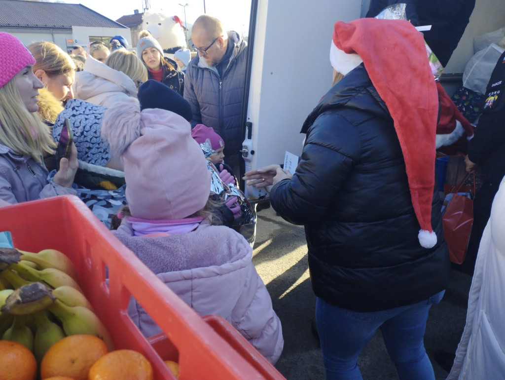 Spotkanie z Mikołajem w Stroniu Śląskim – paczki wyjechały z Rydzyny