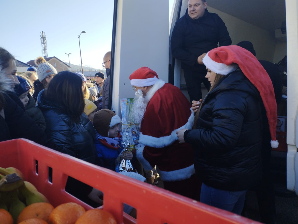 Spotkanie z Mikołajem w Stroniu Śląskim – paczki wyjechały z Rydzyny