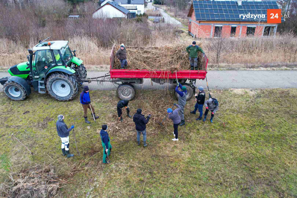 Sprzątanie zbiornika Rydzyna w Dąbczu