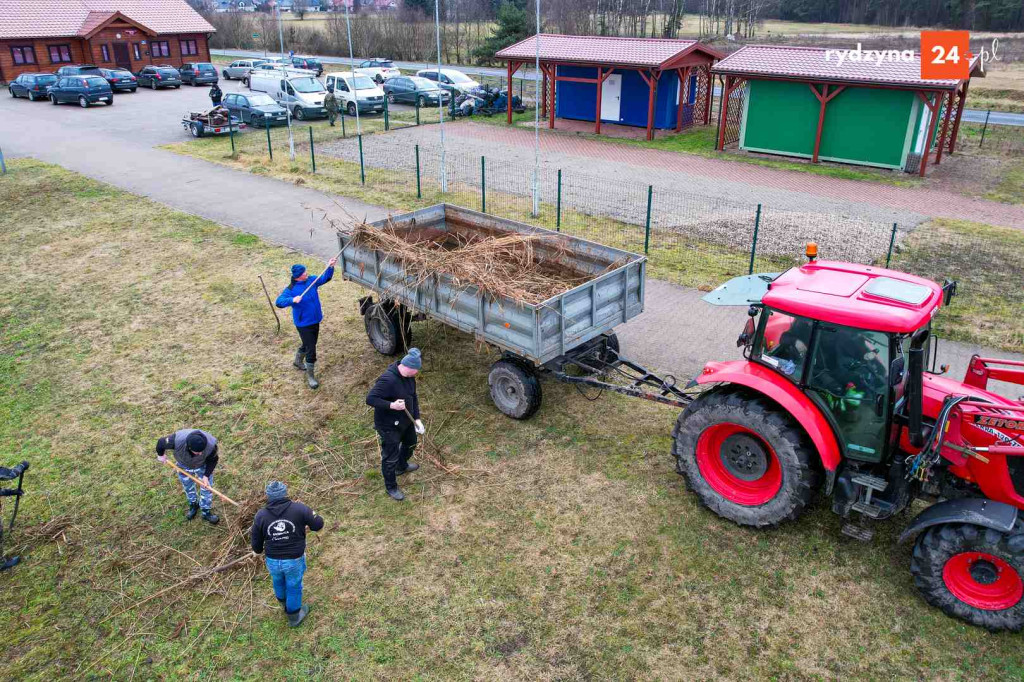 Sprzątanie zbiornika Rydzyna w Dąbczu