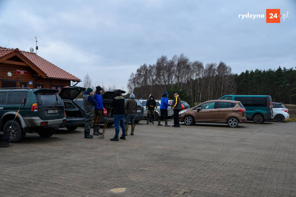 Sprzątanie zbiornika Rydzyna w Dąbczu