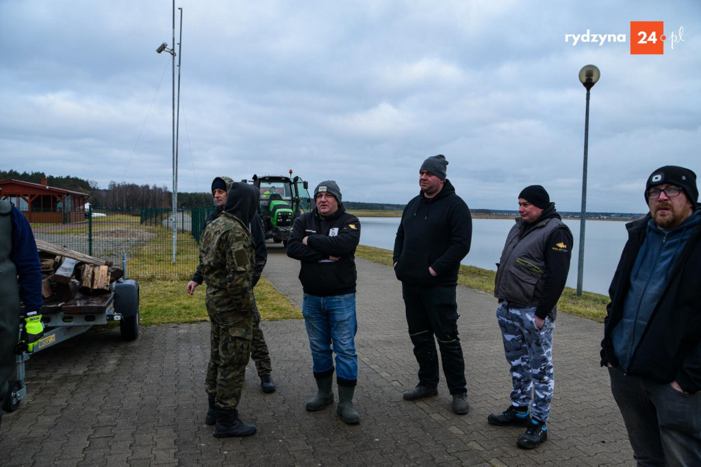 Sprzątanie zbiornika Rydzyna w Dąbczu