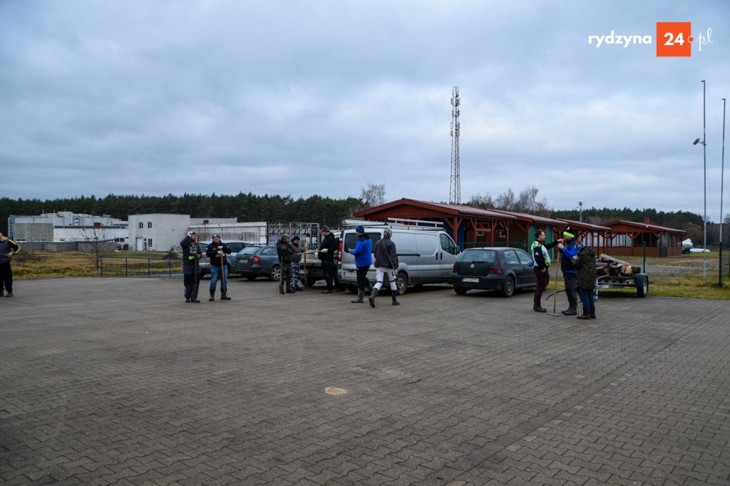 Sprzątanie zbiornika Rydzyna w Dąbczu