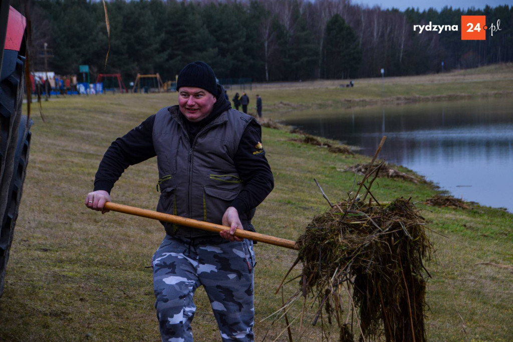 Sprzątanie zbiornika Rydzyna w Dąbczu