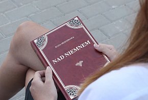"Narodowe czytanie" w Szkole Podstawowej w Dąbczu -95022