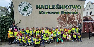 Przedszkolaki z Rydzyny odwiedziły Nadleśnictwo Karczma-97759