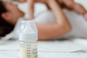 Groźna bakteria w mleku dla niemowląt. Nie podawaj dzieciom!-98020