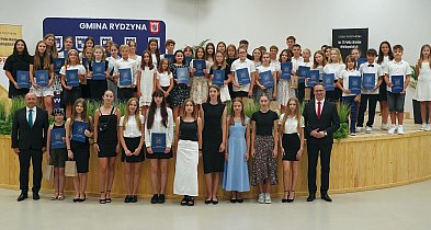 Gala Stypendialna w Rydzynie: 62 Uczniów z Gminy Otrzymało Stypendia Burmistrza -99039
