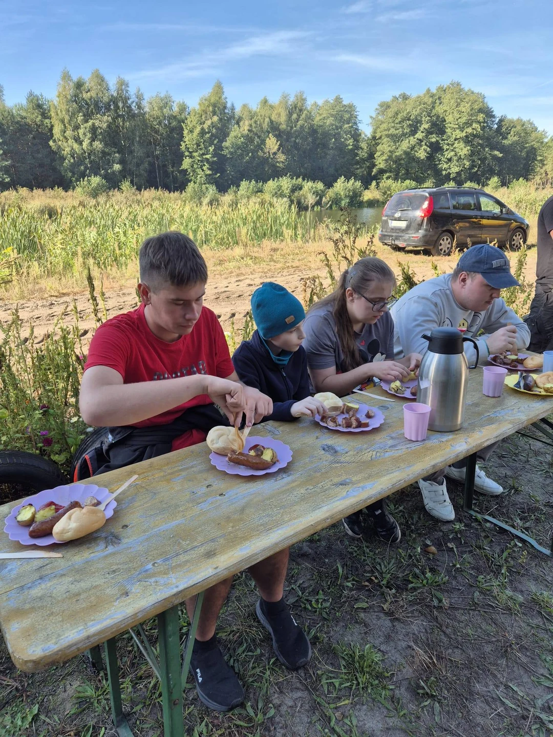 Uczniowie na wykopkach w Zaczarowanej Zagrodzie w Tarnowej Łące — zdjęcie 29