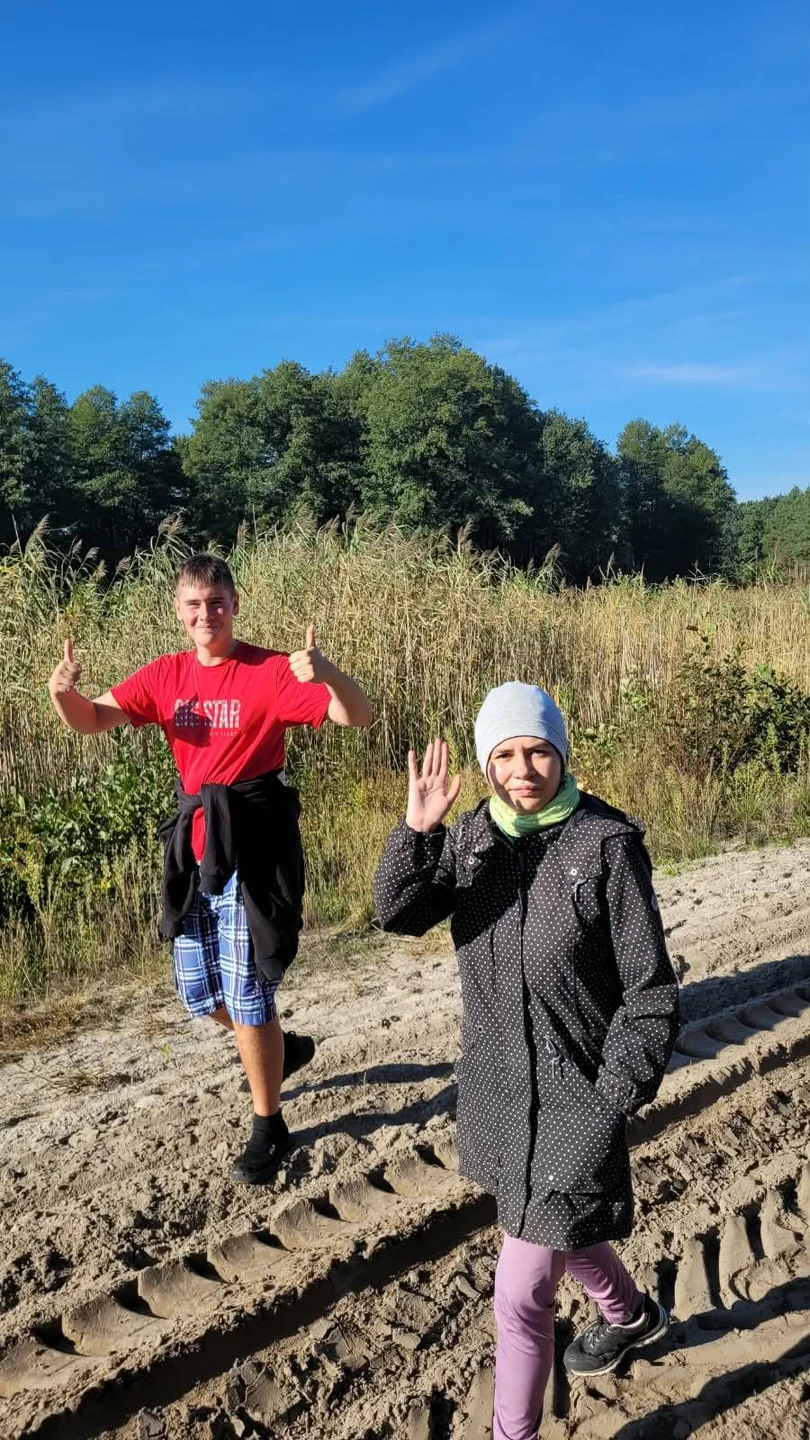 Uczniowie na wykopkach w Zaczarowanej Zagrodzie w Tarnowej Łące — zdjęcie 35