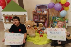 SOSW-w-Rydzynie-podswietlony-na-czerwono-–-podsumowanie-kampanii-‘Dziecinstwo-bez-przemocy-00003