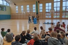 Edukacyjne-spotkanie-z-pierwszej-pomocy-w-Szkole-Podstawowej-w-Rydzynie-005