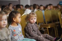 1_Przedstawienie-w-wykonaniu-nauczycieli-SOSW-w-Rydzynie-00010