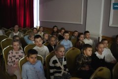 1_Przedstawienie-w-wykonaniu-nauczycieli-SOSW-w-Rydzynie-00020