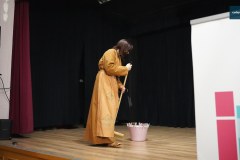 Przedstawienie-w-wykonaniu-nauczycieli-SOSW-w-Rydzynie-00026