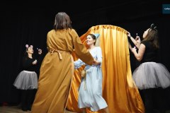 Przedstawienie-w-wykonaniu-nauczycieli-SOSW-w-Rydzynie-00061