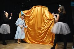 Przedstawienie-w-wykonaniu-nauczycieli-SOSW-w-Rydzynie-00062