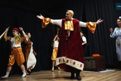 Przedstawienie-w-wykonaniu-nauczycieli-SOSW-w-Rydzynie-00066