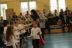 Pasowanie-pierwszoklasistow-w-Szkole-Podstawowej-w-Dabczu-006