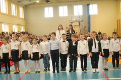 Pasowanie-pierwszoklasistow-w-Szkole-Podstawowej-w-Dabczu-013