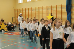 Pasowanie-pierwszoklasistow-w-Szkole-Podstawowej-w-Dabczu-031