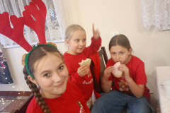 Swiety-Mikolaj-odwiedzil-dzieci-z-Maruszewa-0002