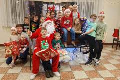 Swiety-Mikolaj-odwiedzil-dzieci-z-Maruszewa-0004