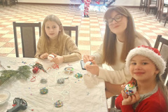 Swiety-Mikolaj-odwiedzil-dzieci-z-Maruszewa-0010