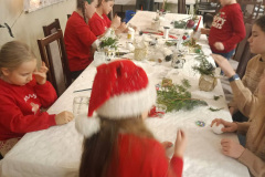 Swiety-Mikolaj-odwiedzil-dzieci-z-Maruszewa-0011