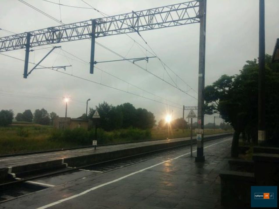 Pożar słupów elektrycznych.