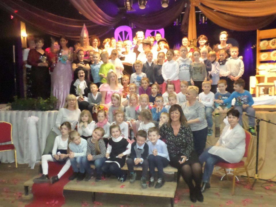 Starszaki z Rydzyny w teatrze