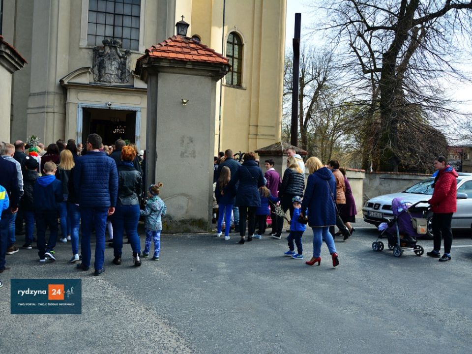 Z palmą do kościoła i Wielkanoc pod palmami