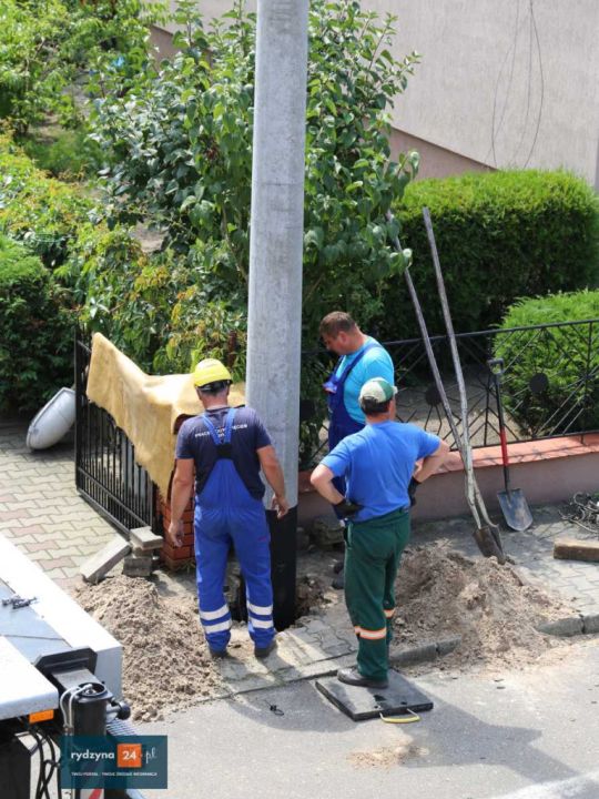 Wymiana słupów elektroenergetycznych na ul. Okrężnej