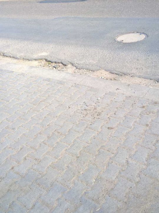 Dziury na Zapłociu. Coraz więcej domów i coraz gorsza droga w Kłodzie