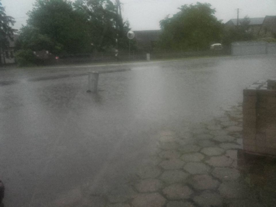 Zalane drogi i podwórka