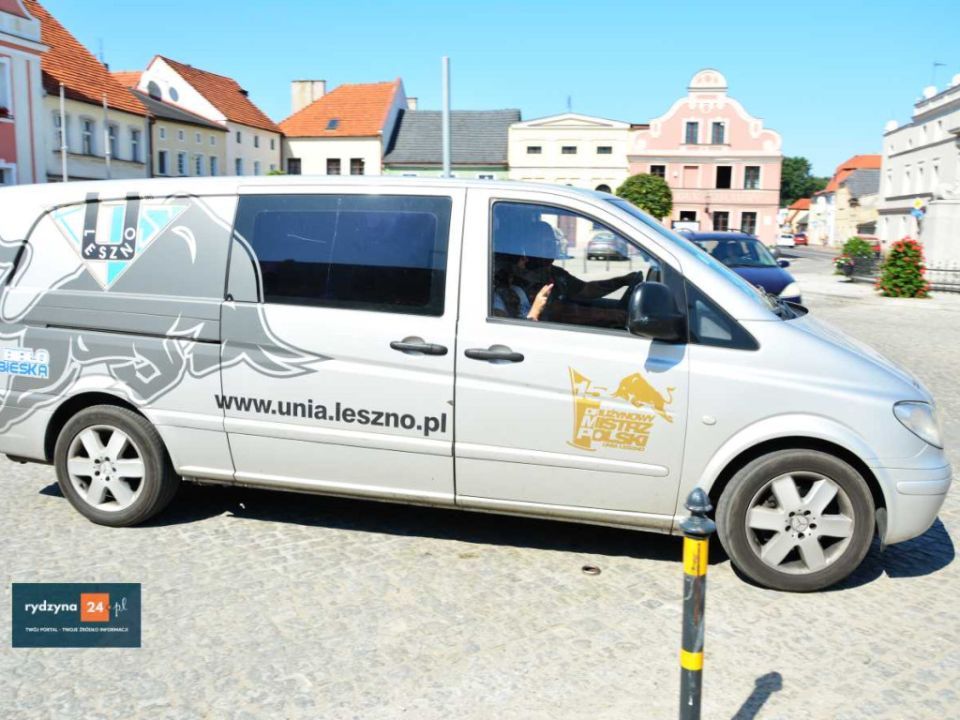 „Byki” na rynku w Rydzynie