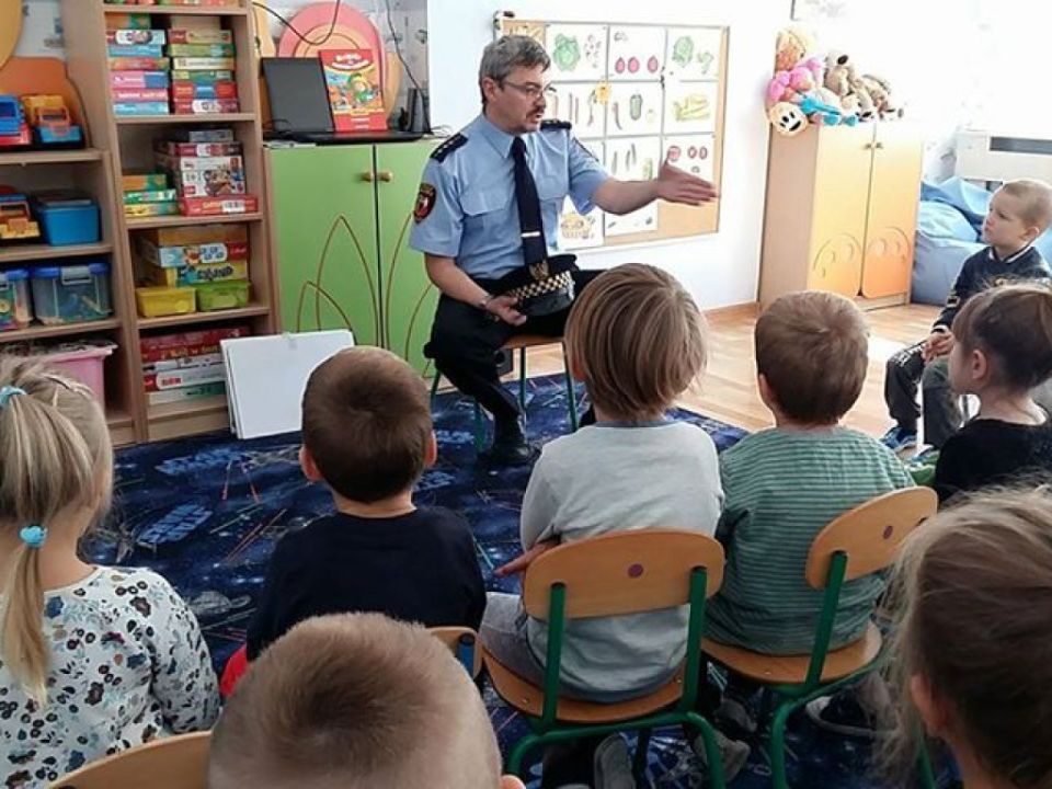 Zajęcia ze strażą miejską w przedszkolu w Rydzynie