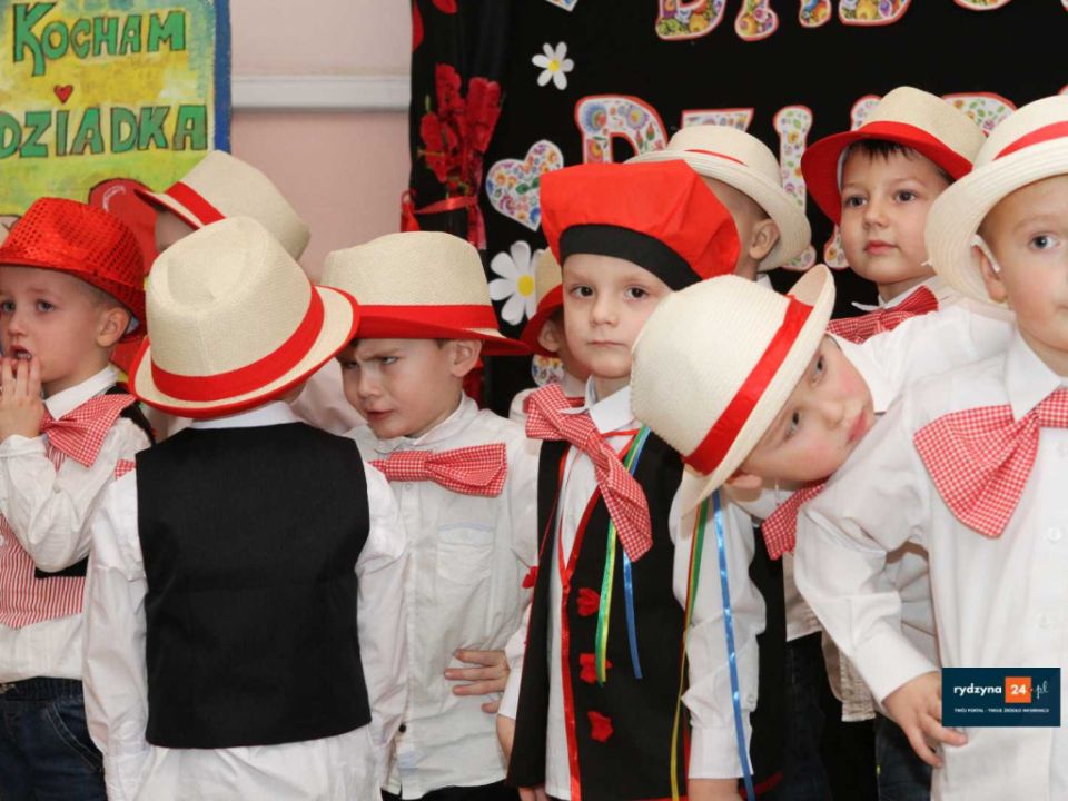 Sowy na ludowo. Występ z okazji Dnia Babci i Dziadka