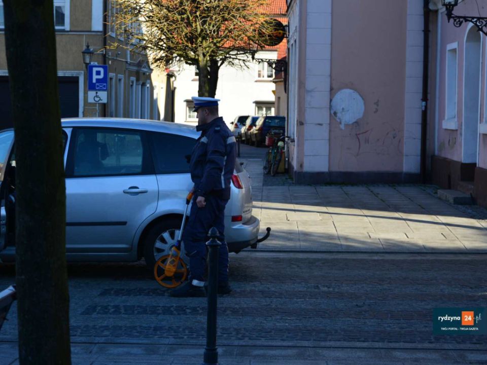 Potrącenie rowerzysty na rynku w Rydzynie