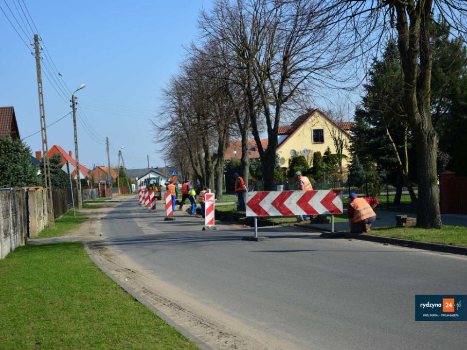 Ruszyły prace na ul. Poniatowskiego w Rydzynie