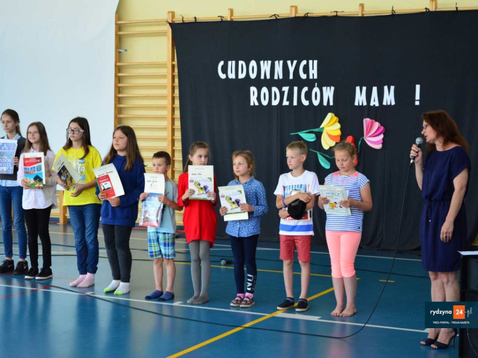 Dzień Matki i Ojca w SP w Dąbczu