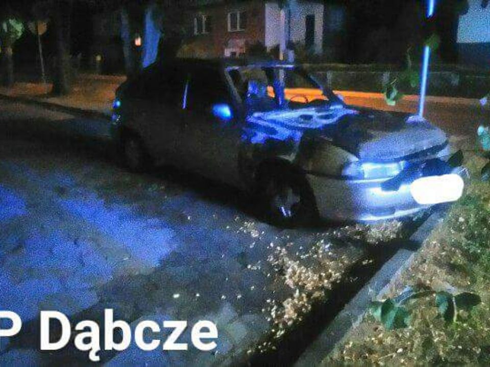 Pożar samochodu w Dąbczu