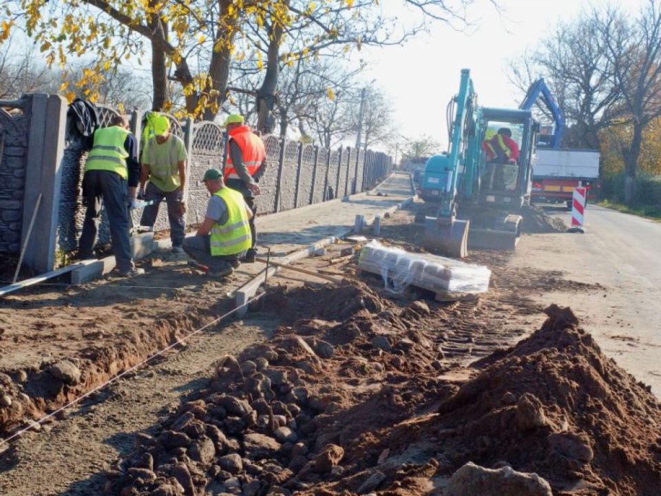 Nowy chodnik w Dąbczu